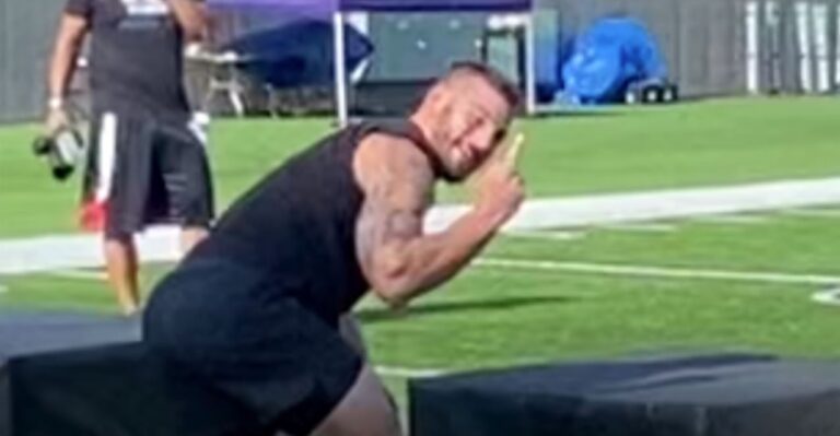 Mat Fraser Flips Off Dave Castro