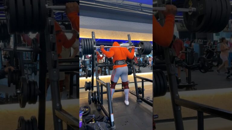 Light Weight Squat 495Ibs / 225 kg X 3
