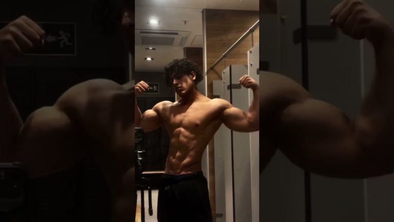 Toma toma 🗣️ #gymyoutube  #aesthetic #posing #cute #explorepage