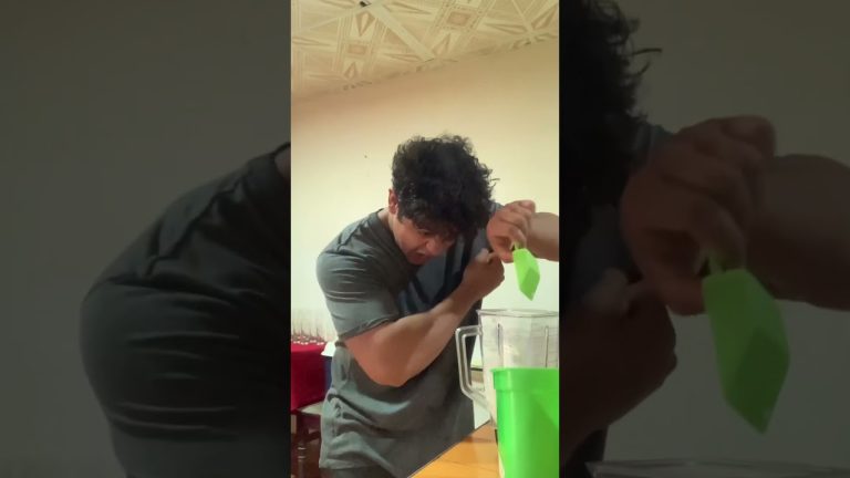 Ahí les va mi batido en volumen #gym #gymoflife #gymworkout #humor #motivation