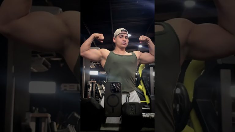 Posando después del bombeo #gym #fitness #fisiculturismo #gymlife #gymmotivation