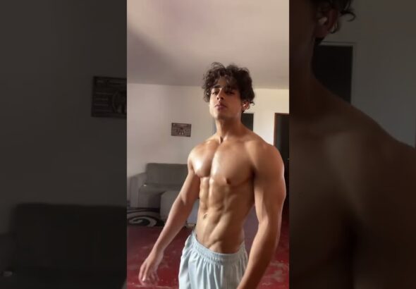 #motivation #griegos #posing #fitnessvlogger